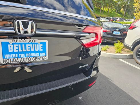 Used 2023 Honda Odyssey Elite image 17