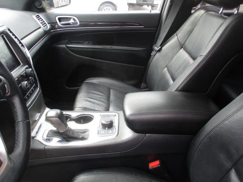 Used 2018 Jeep Grand Cherokee Limited image 38