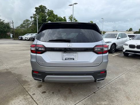 Used 2025 Honda Pilot Touring image 6