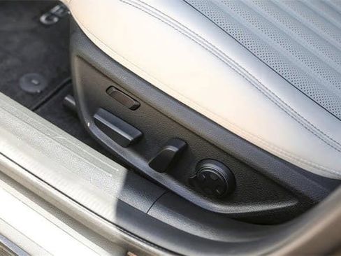 Used 2025 Genesis G70 3.3T Advanced image 12