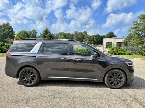 Used 2022 Kia Carnival SX FWD image 10
