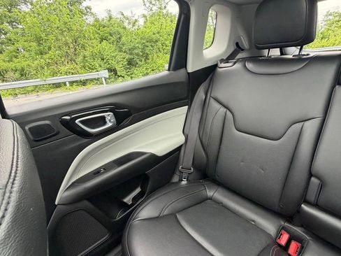 Certified 2022 Jeep Compass Limited w/ Sun and Sound Group AWD/4WD image 16