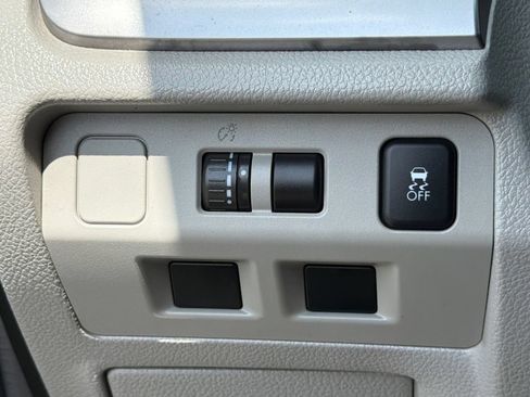 Used 2014 Subaru Forester 2.5i AWD/4WD image 28