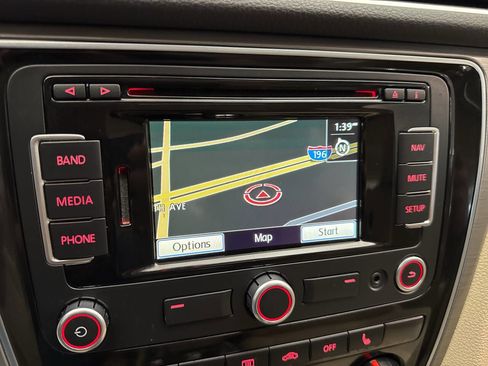 Used 2014 Volkswagen Passat 1.8T SE image 23