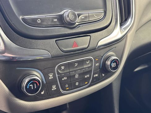 Used 2018 Chevrolet Equinox LT image 19