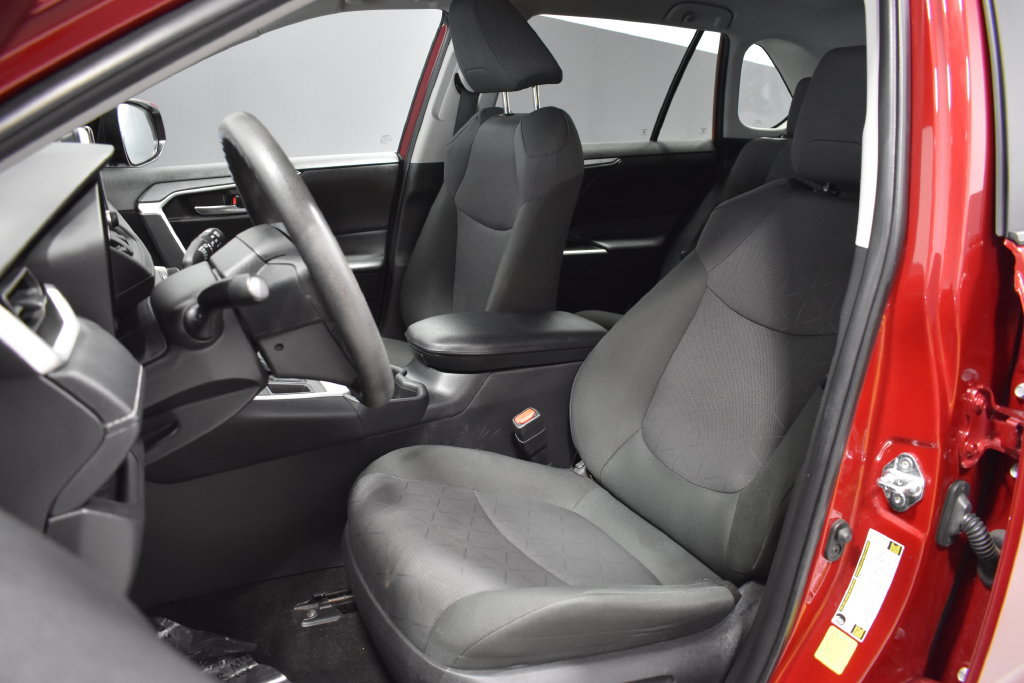 Used 2025 Toyota RAV4 XLE FWD image 5