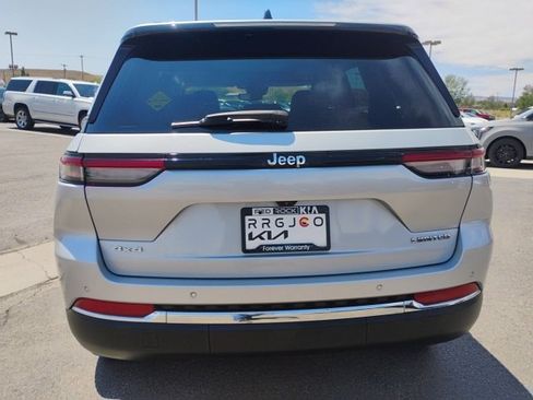 Used 2022 Jeep Grand Cherokee Limited image 11