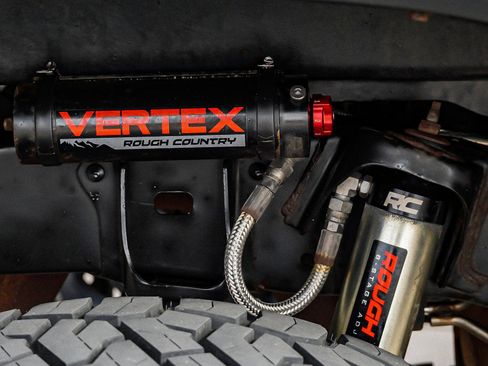 Used 2017 Toyota Tacoma TRD Off-Road w/ Premium & Technology Package image 12