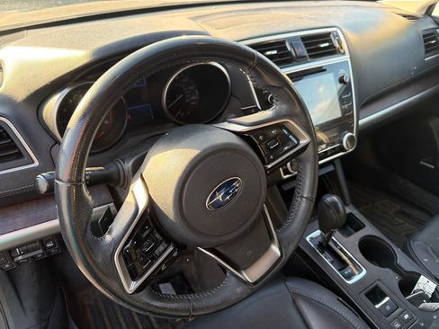 Used 2018 Subaru Outback 2.5i Limited AWD/4WD image 9