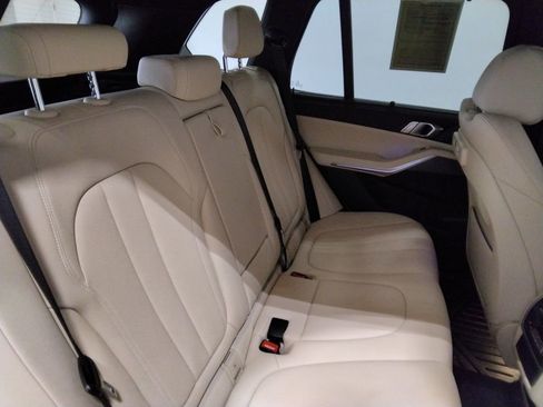 Used 2022 BMW X5 xDrive40i w/ Executive Package image 41