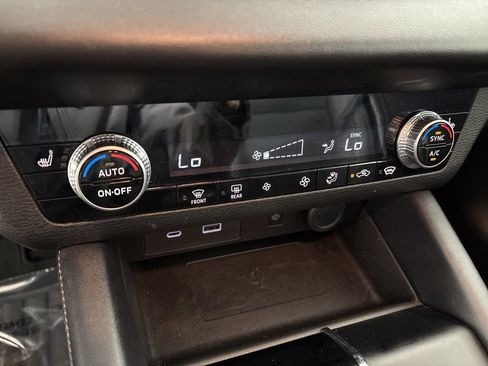 Used 2024 Mitsubishi Outlander SE image 36