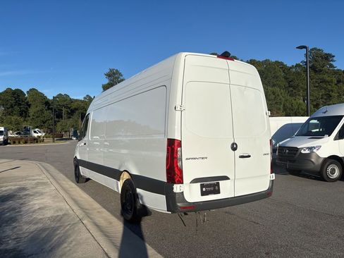 Used 2025 Mercedes-Benz Sprinter 2500 image 5