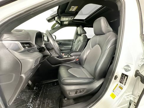 Used 2021 Toyota Highlander XSE AWD/4WD image 4