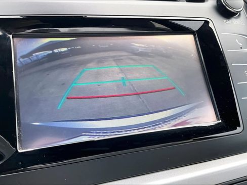 Used 2019 Toyota Highlander LE image 22