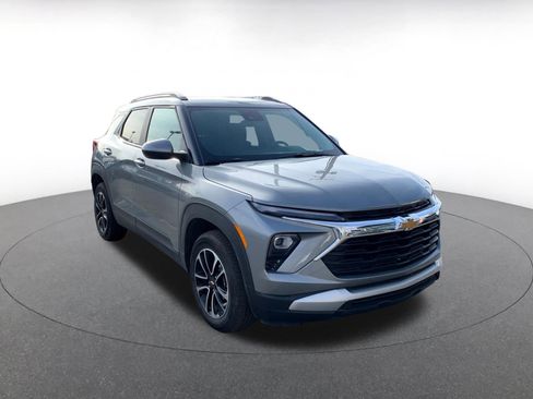 Used 2025 Chevrolet TrailBlazer LT image 1