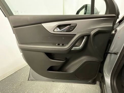 Used 2025 Chevrolet Blazer LT FWD image 9