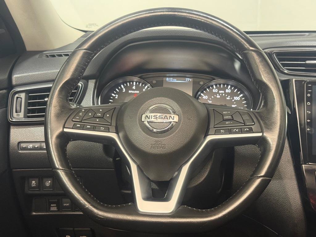 Used 2017 Nissan Rogue SV AWD/4WD image 13