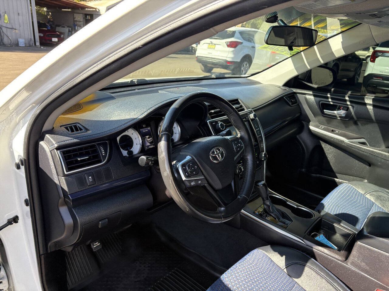Used 2016 Toyota Camry SE FWD image 15