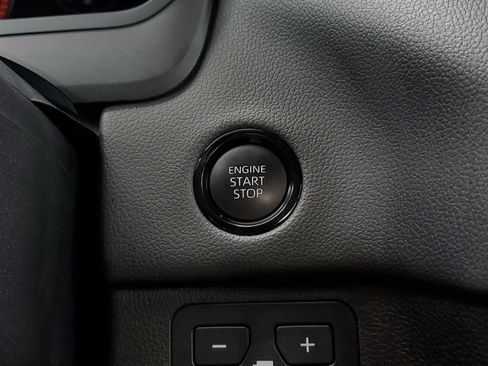 Used 2025 Toyota Tundra Limited AWD/4WD image 29