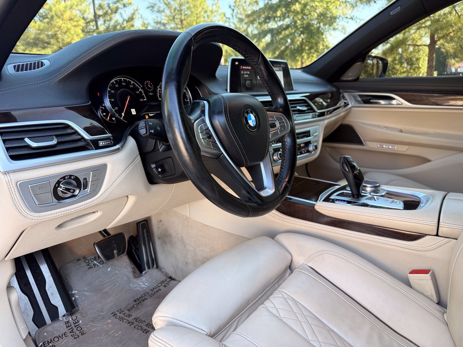 Used 2018 BMW 750i RWD image 22