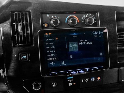 Used 2023 GMC Savana 2500 image 38