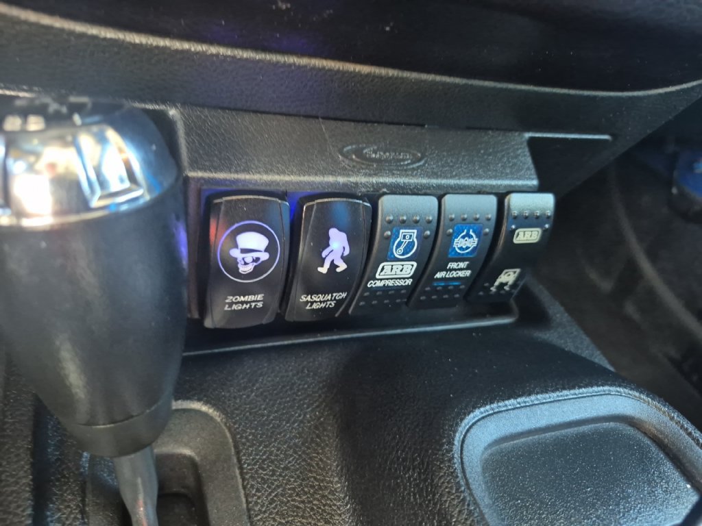 Used 2015 Jeep Wrangler Unlimited Sport AWD/4WD image 23