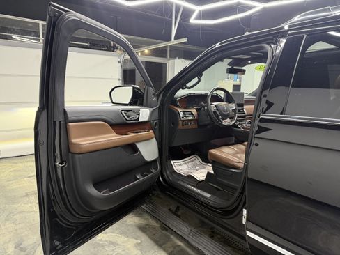 Used 2023 Lincoln Navigator L Reserve w/ Equipment Group 201A image 11