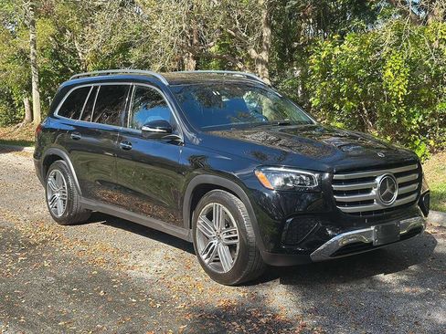 Used 2025 Mercedes-Benz GLS 450 4MATIC image 1