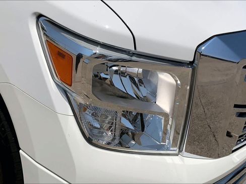 Used 2021 Nissan Titan SV w/ SV Convenience Package AWD/4WD image 28