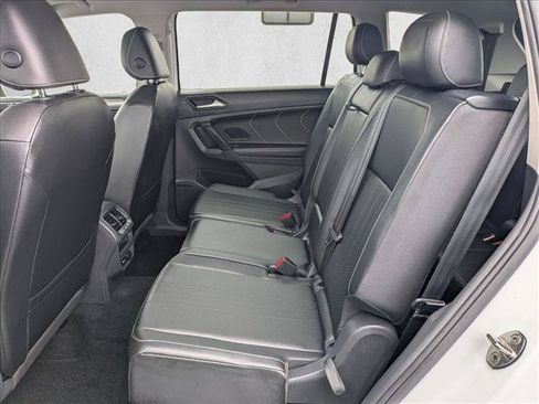 Used 2022 Volkswagen Tiguan SE FWD image 17