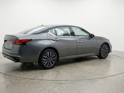 Used 2025 Nissan Altima 2.5 SV image 9