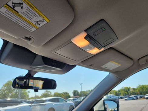 Certified 2022 Nissan Pathfinder SV image 30