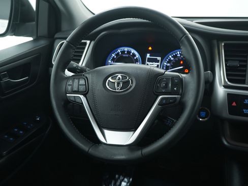 Used 2019 Toyota Highlander XLE image 19