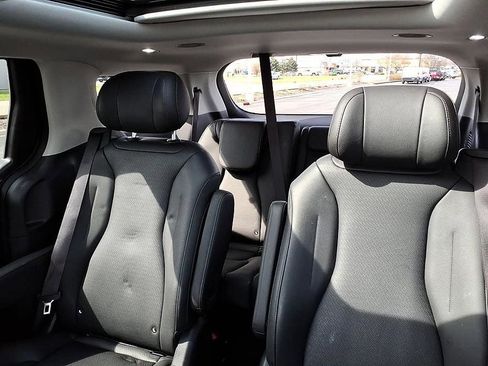 Used 2025 Kia Carnival SX Prestige image 21