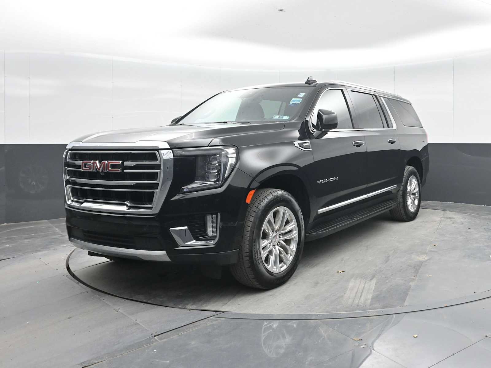Used 2024 GMC Yukon XL SLT w/ SLT Luxury Package AWD/4WD image 5