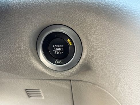 Certified 2024 Chrysler Pacifica Touring-L image 17