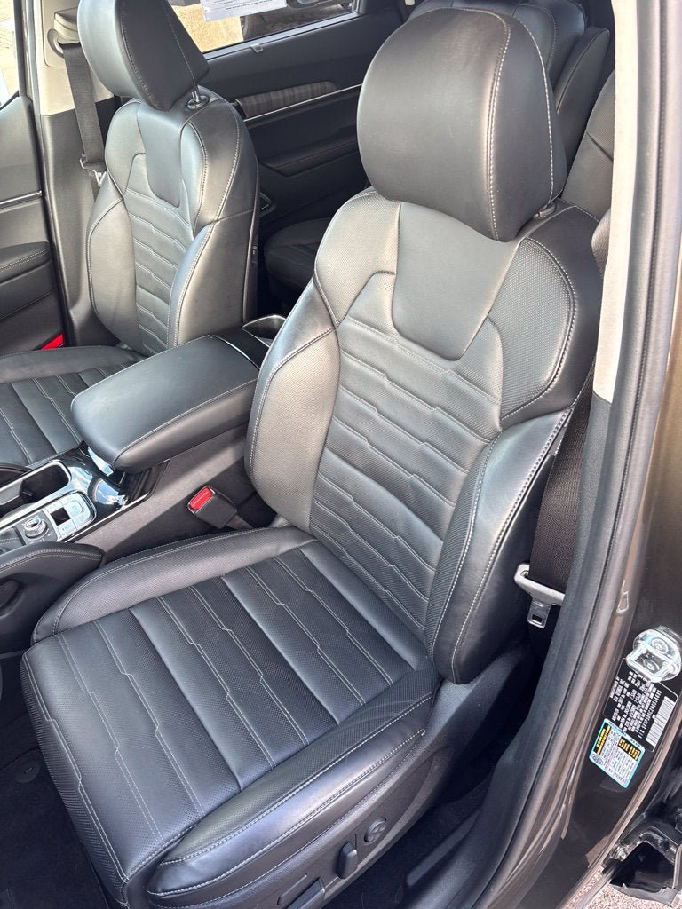 Used 2024 Kia Telluride SX Prestige w/ Towing Package AWD/4WD image 12