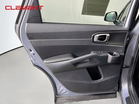 Used 2024 Kia Sorento LX FWD image 29