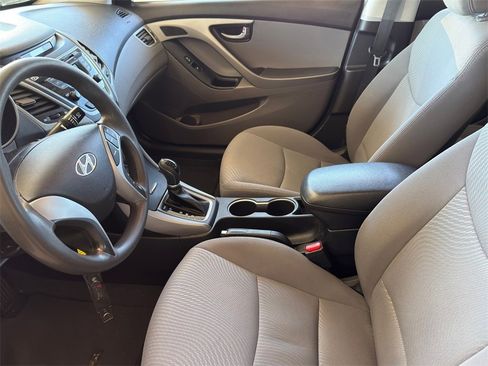 Used 2015 Hyundai Elantra SE image 10