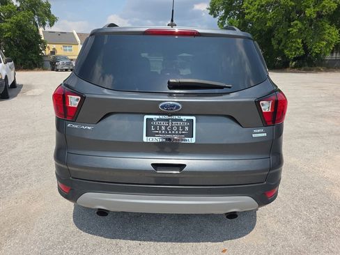 Used 2019 Ford Escape SEL image 4