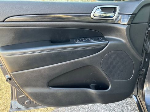 Used 2020 Jeep Grand Cherokee Altitude image 11