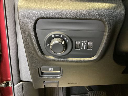 New 2025 Jeep Grand Cherokee Altitude image 19