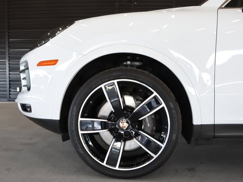 Certified 2023 Porsche Cayenne image 28