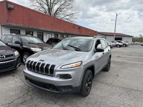 Used 2017 Jeep Cherokee Sport FWD image 2