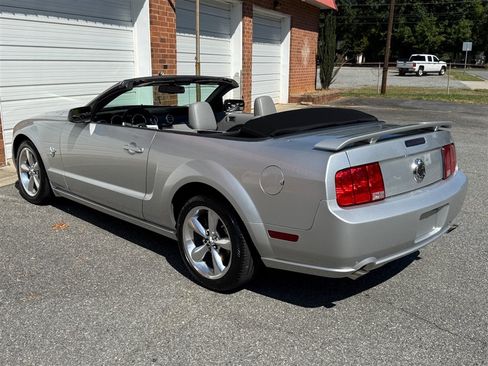 Used 2009 Ford Mustang GT RWD image 23