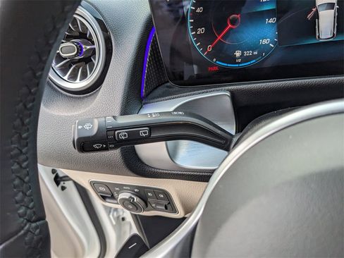 Used 2022 Mercedes-Benz GLB 250 image 35