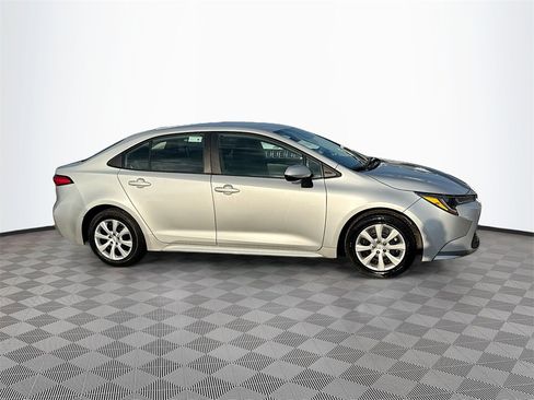 Used 2021 Toyota Corolla LE image 5