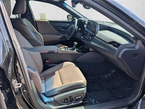 Used 2025 Lexus ES 300h w/ Accessory Package (Z1) FWD image 19