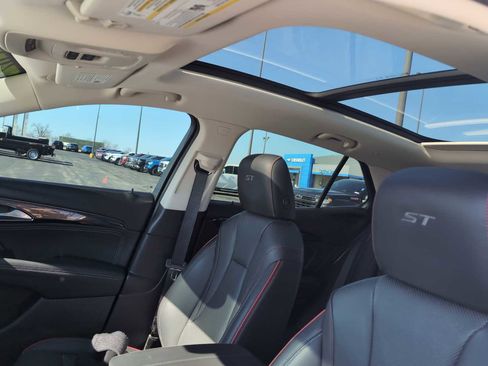 Used 2023 Buick Envision Essence w/ Sport Touring Package image 18