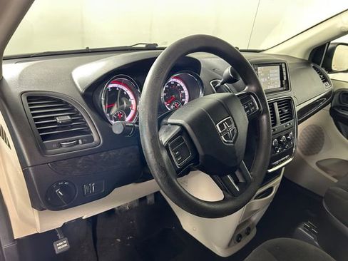 Used 2020 Dodge Grand Caravan SE FWD image 13